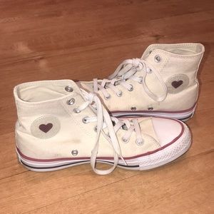 all star shoes with heart